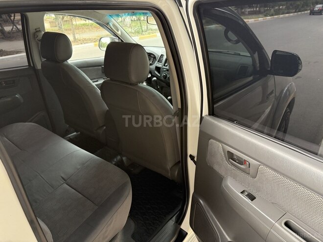 Toyota Hilux-11