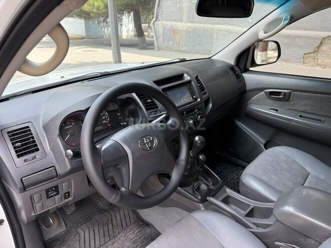 Toyota Hilux-9