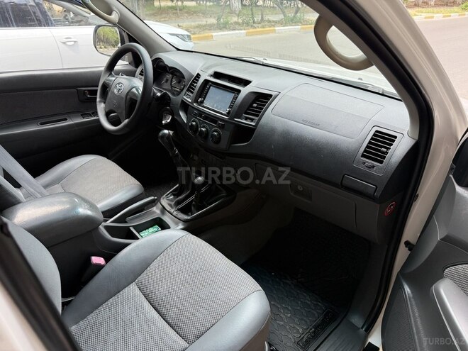 Toyota Hilux-8