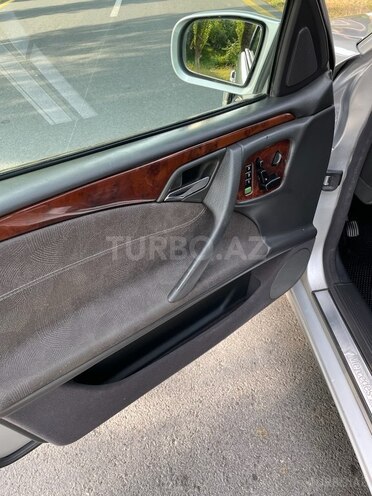 Mercedes E 240-5