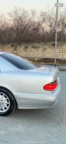 Mercedes E 240-17
