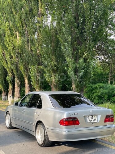 Mercedes E 240-2