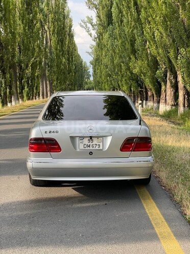 Mercedes E 240-8