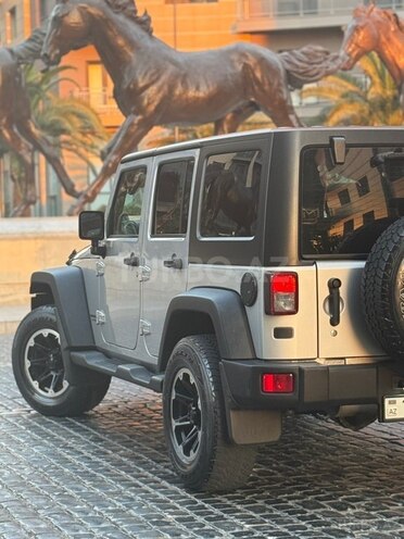 Jeep Wrangler-12