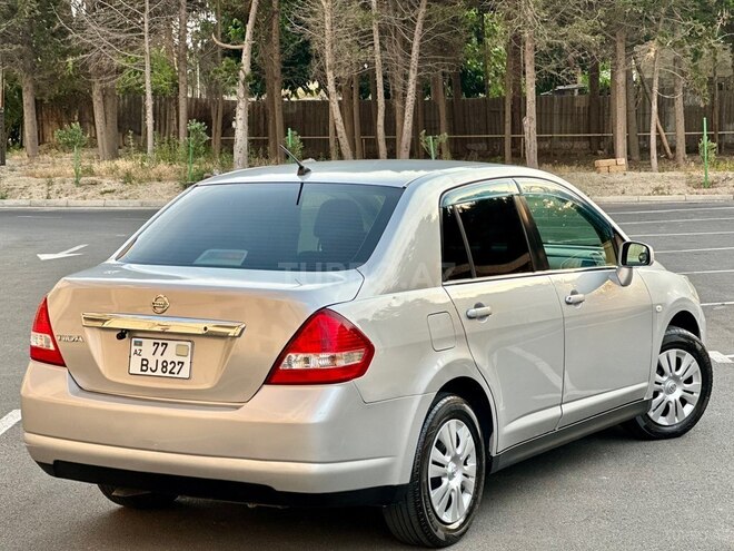 Nissan Tiida-11