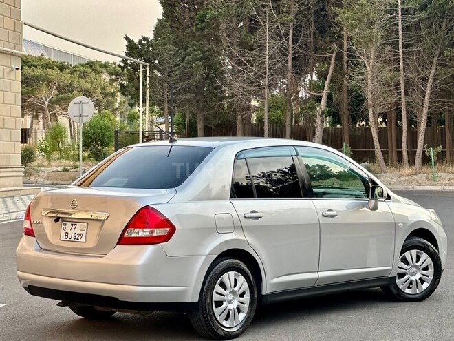 Nissan Tiida-10