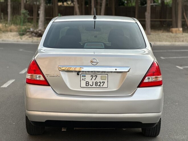 Nissan Tiida-16