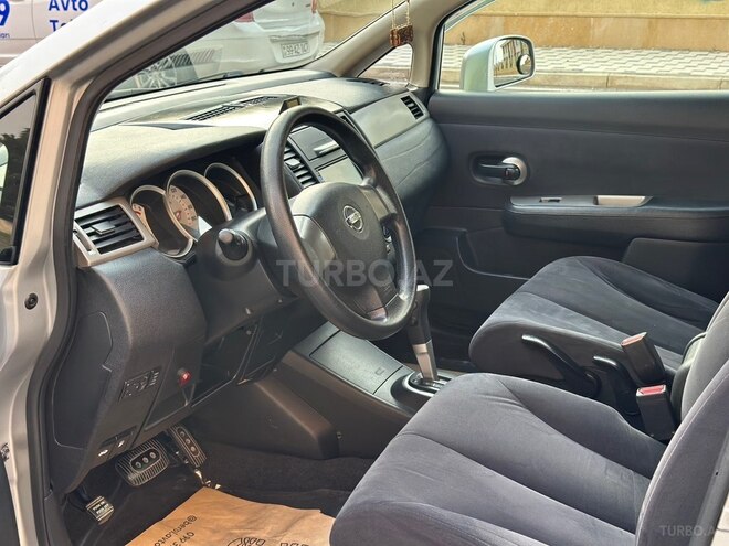 Nissan Tiida-21