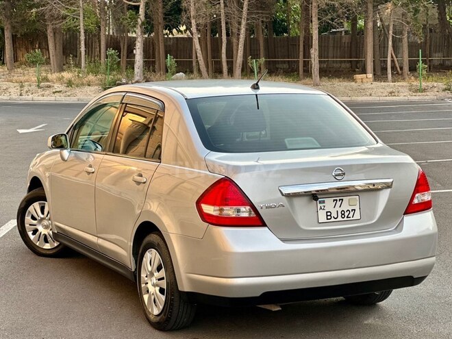 Nissan Tiida-13