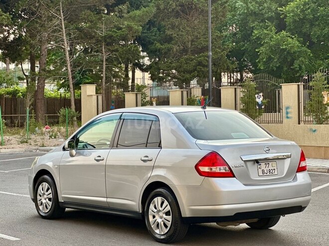 Nissan Tiida-15