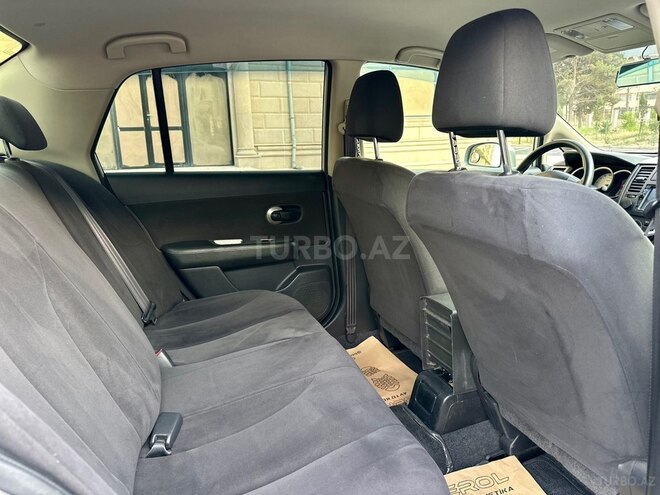 Nissan Tiida-17