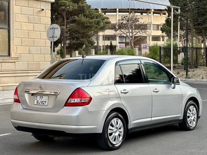 Nissan Tiida-14