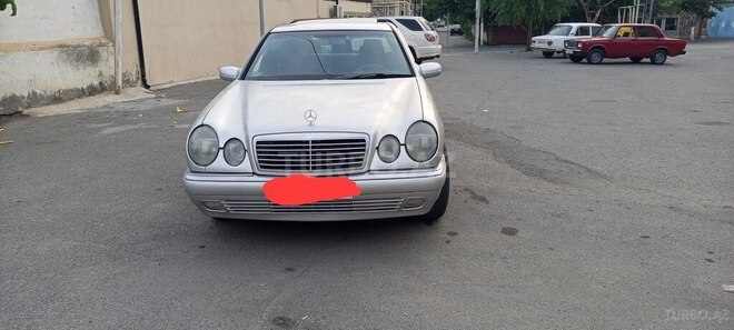 Mercedes E 240-1