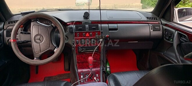 Mercedes E 240-3