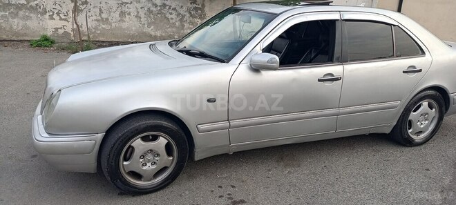 Mercedes E 240-8