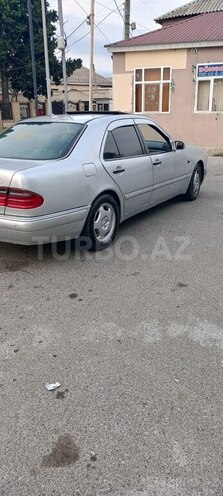 Mercedes E 240-9