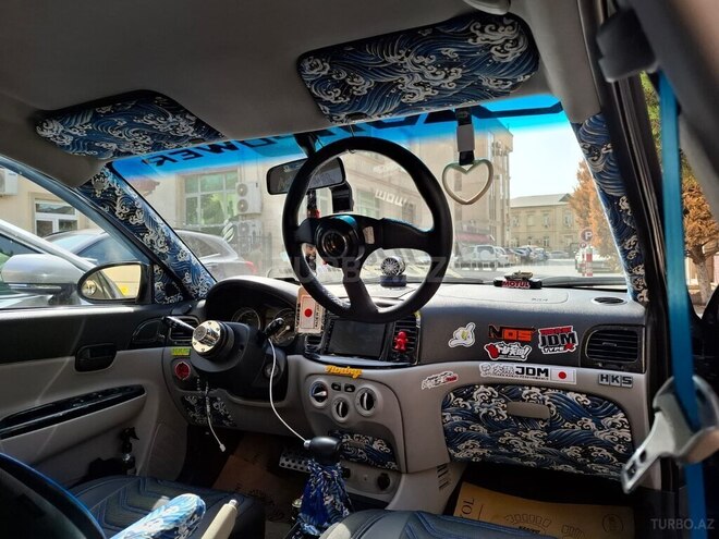 Hyundai Accent-7