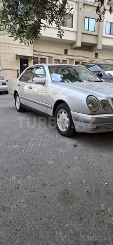 Mercedes E 230-2