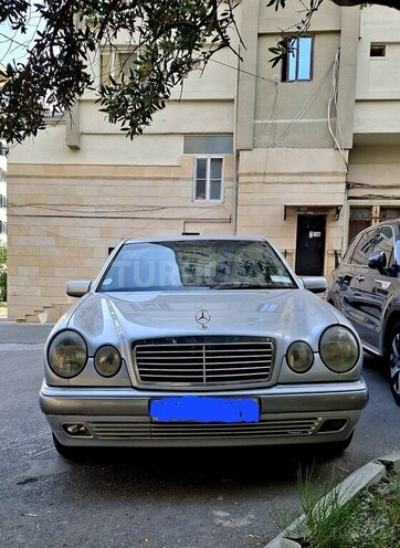 Mercedes E 230-1