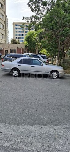 Mercedes E 230-3