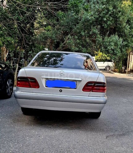 Mercedes E 230-4