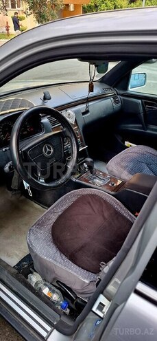 Mercedes E 230-6