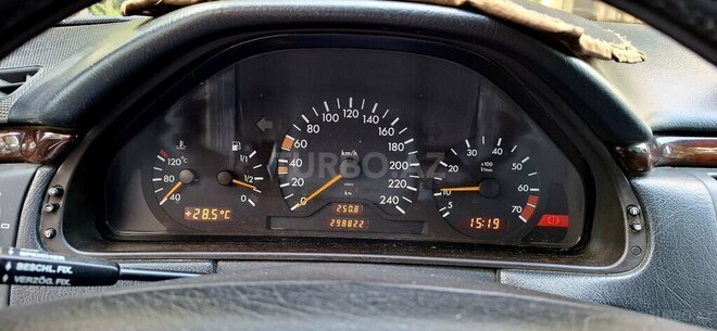 Mercedes E 230-5