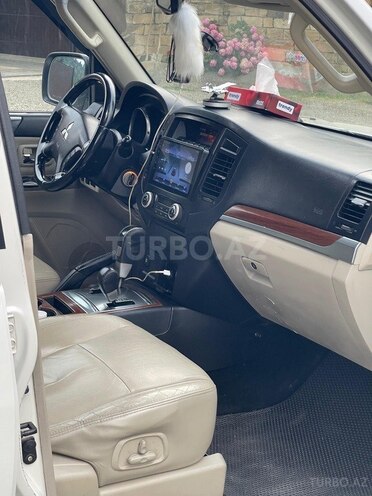 Mitsubishi Pajero-6