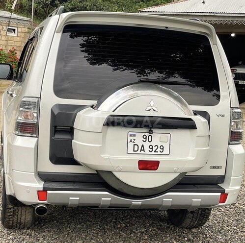 Mitsubishi Pajero-4