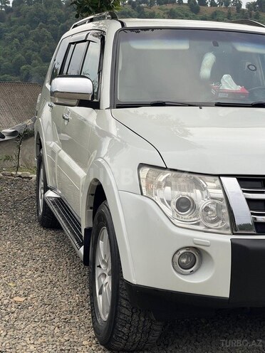 Mitsubishi Pajero-2