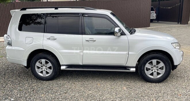 Mitsubishi Pajero-7