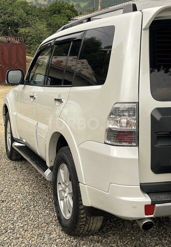 Mitsubishi Pajero-8