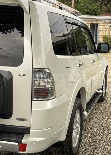 Mitsubishi Pajero-9