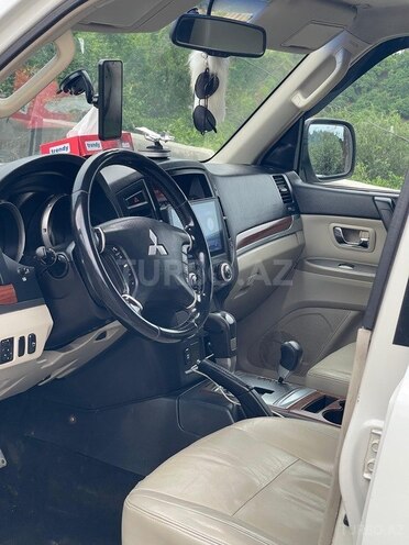Mitsubishi Pajero-13