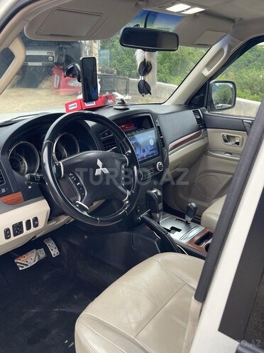 Mitsubishi Pajero-11