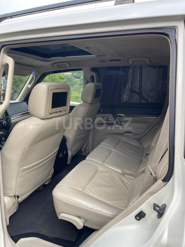 Mitsubishi Pajero-16