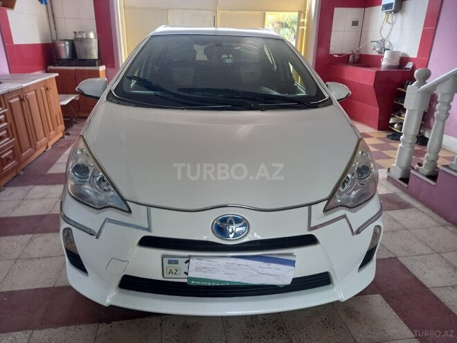 Toyota Aqua-1