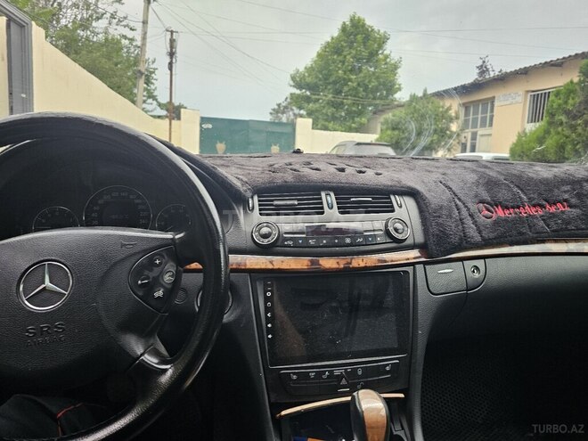 Mercedes E 240-2