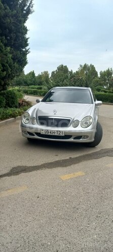 Mercedes E 240-1