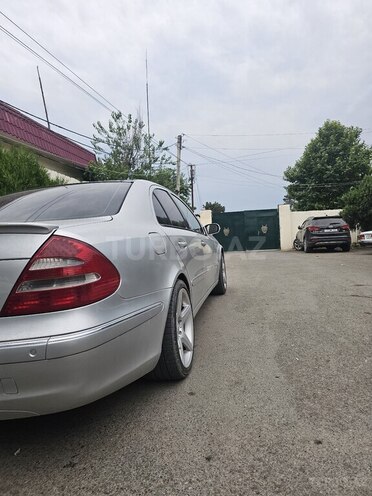 Mercedes E 240-4