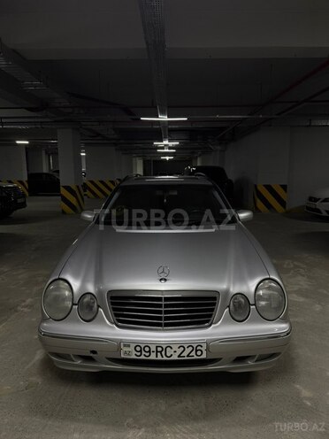 Mercedes E 240-1