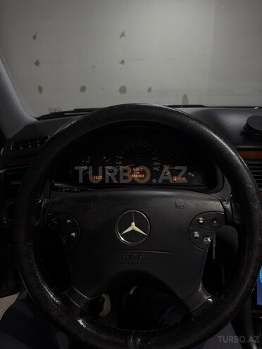 Mercedes E 240-2