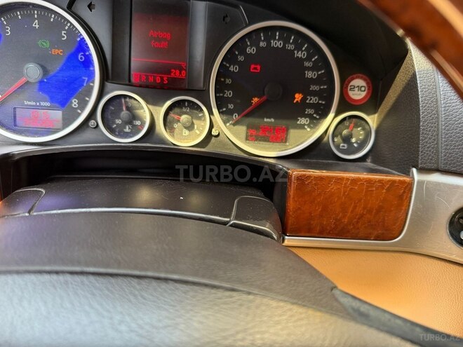 Volkswagen Touareg-13