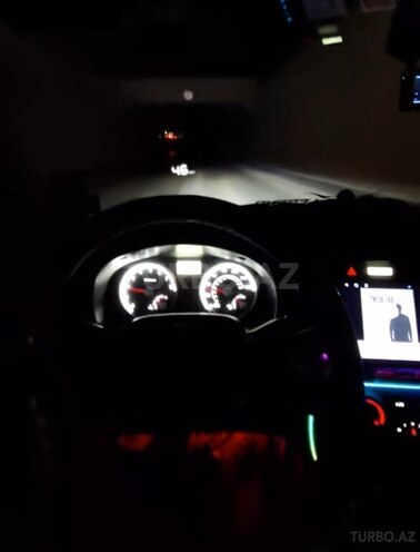 Hyundai Accent-12