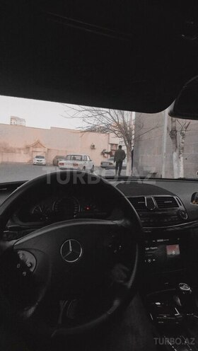 Mercedes E 320-4