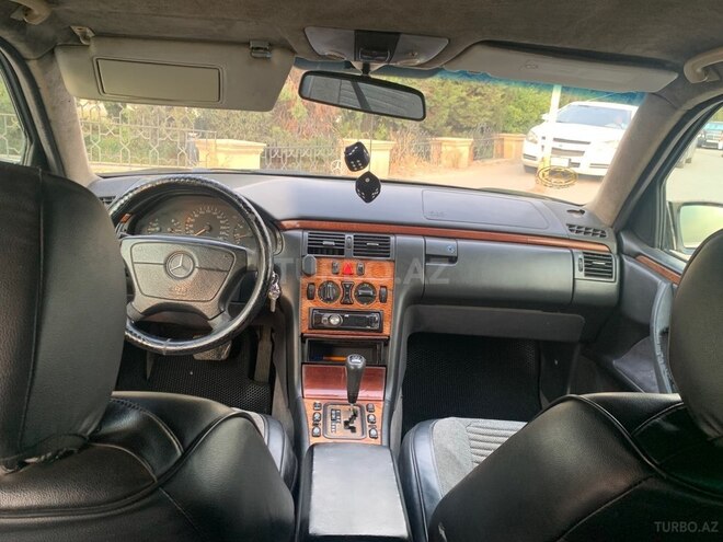 Mercedes E 220-8
