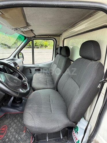 Ford Transit-4