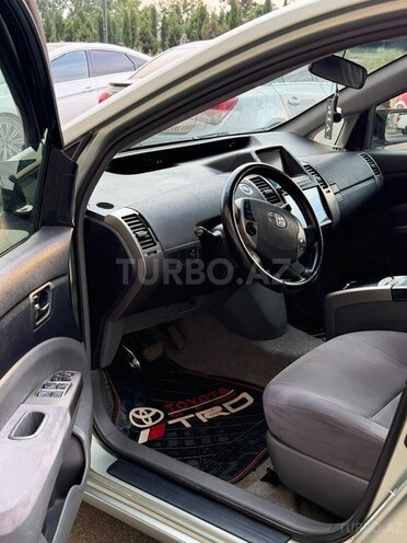 Toyota Prius-5