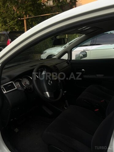 Nissan Tiida-5