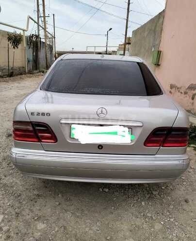 Mercedes E 280-17